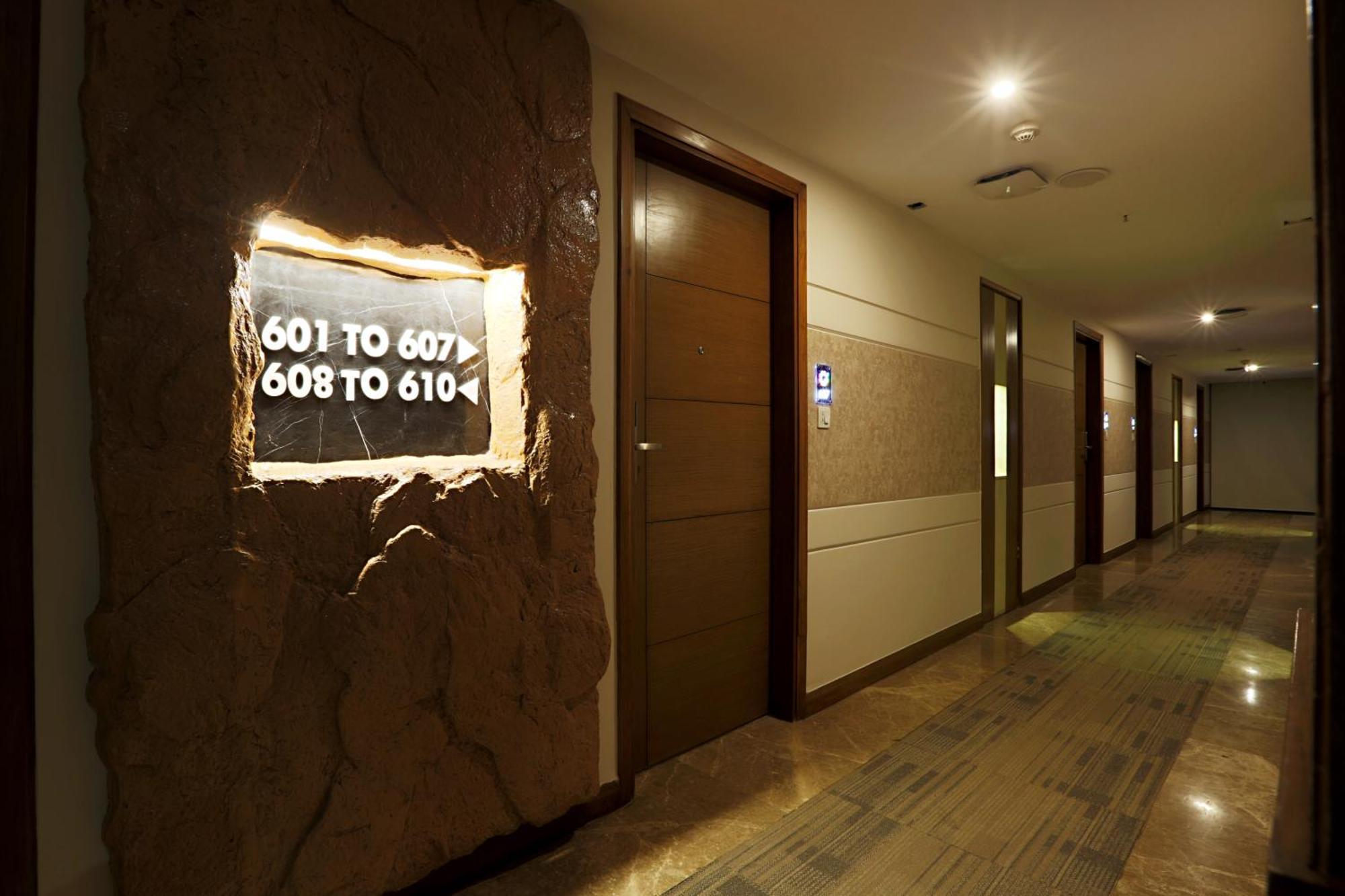 Hotel Prithvi Palace Aerocity Delhi Airport Neu-Delhi Exterior foto